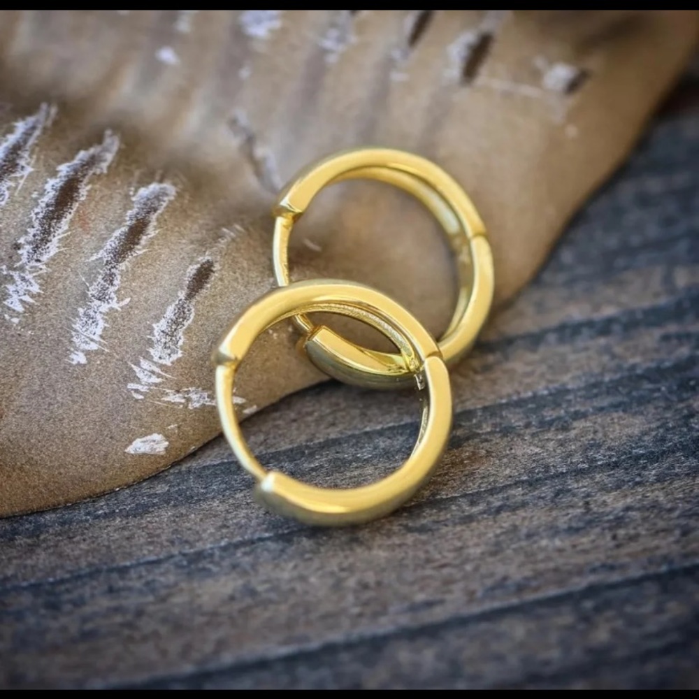 14K Yellow Gold Huggie Hoop Earrings